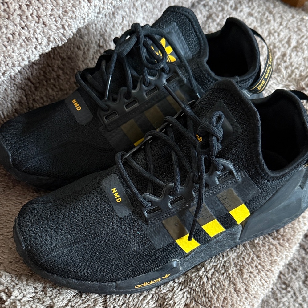 Adidas NMD R1 V2 black Solar Gold boost size 6.5